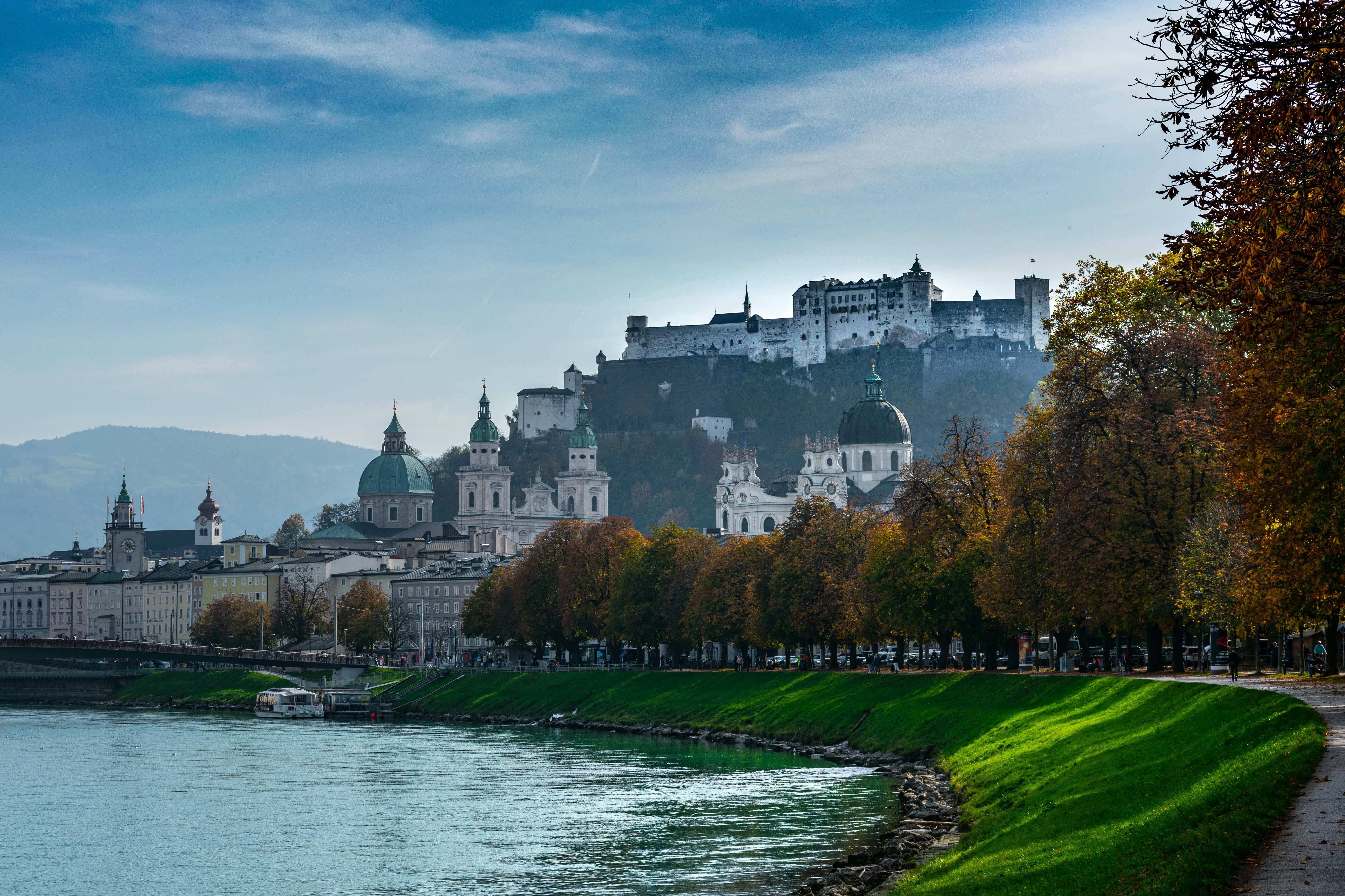 Erleben Sie in Wals-Siezenheim, Salzburg, einen Alltag voller Lebensqualität und regionaler Highlights. Entdecken Sie die Schönheit dieser lebenswerten Stadt!