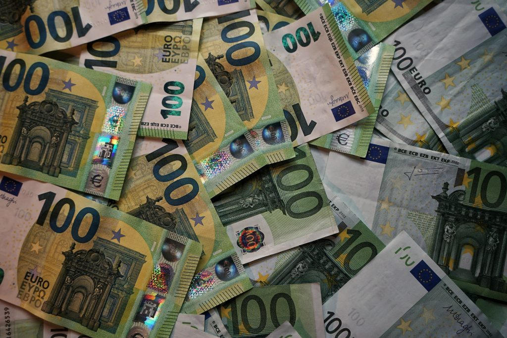 Wie kann ich 1.000 Euro investieren?